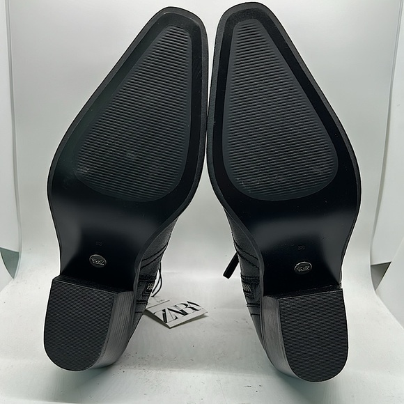 Zara NWT Black Leather Studded Heel Ankle
Booties Shoes **Size 39/US 8**🔥🔥 - Picture 6 of 7